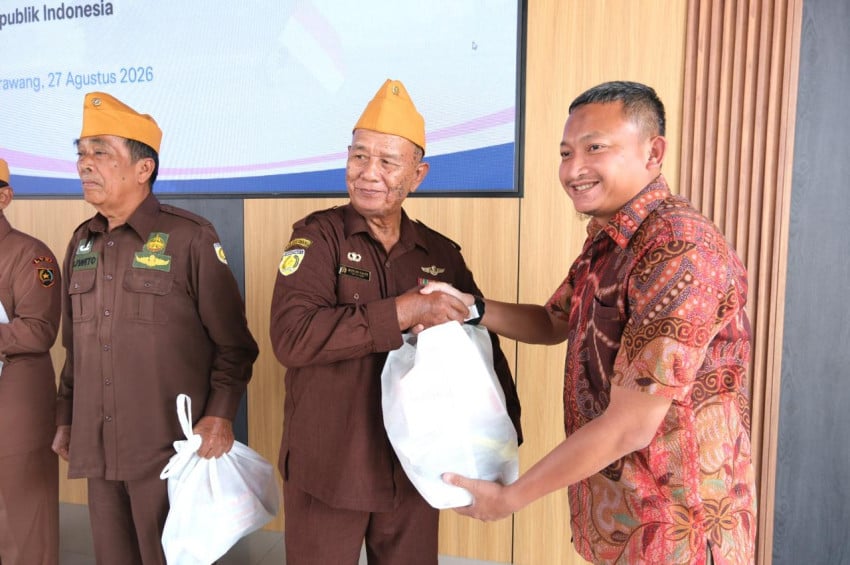 PERURI dan Kodim Salurkan Santunan ke 59 Veteran Karawang saat HUT RI ke-81