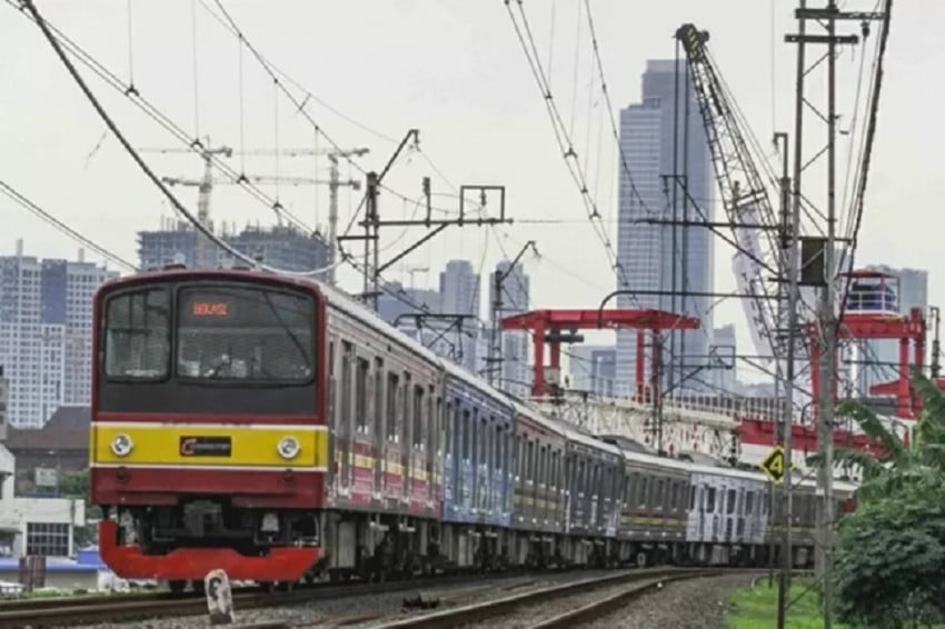 KRL ke Tanah Abang Tertahan, Kerumunan di Palmerah Picu Penyesuaian Operasi