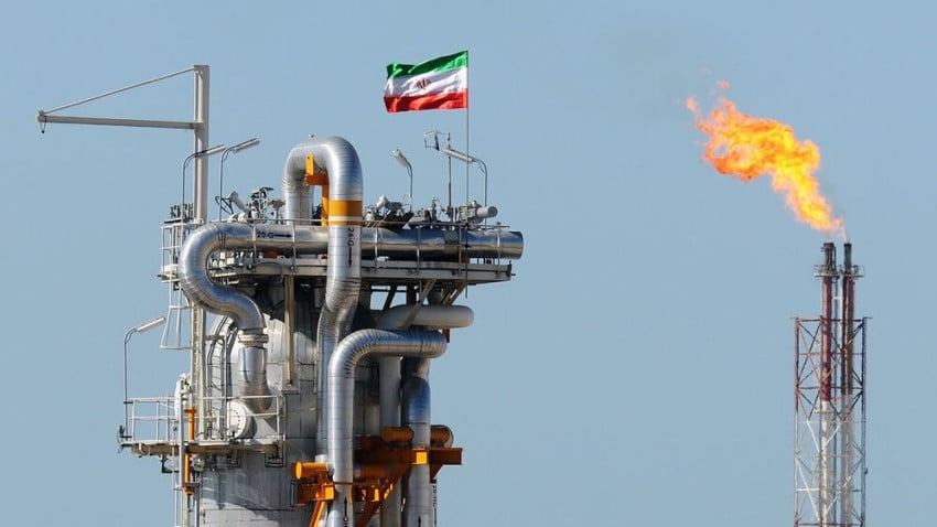 Konflik AS-Iran di Selat Hormuz Dongkrak Harga Minyak Mentah Hingga 3,5 Persen